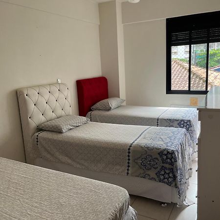 Apartamento Amplo A Menos De 400 Metros Da Praia Localizado Proximo A Praca Da Brunella, Area Nobre Do Guaruja. Kültér fotó